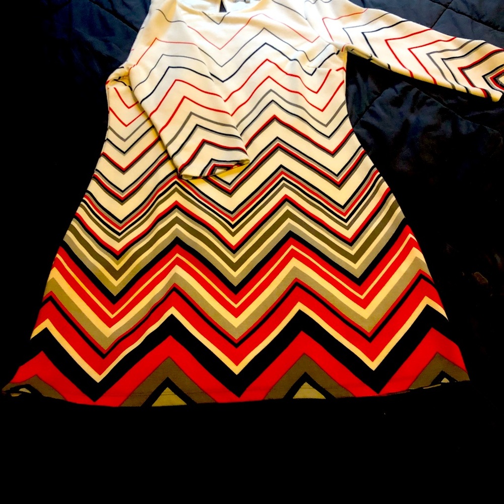 Almost Famous Chevron red white and black dress